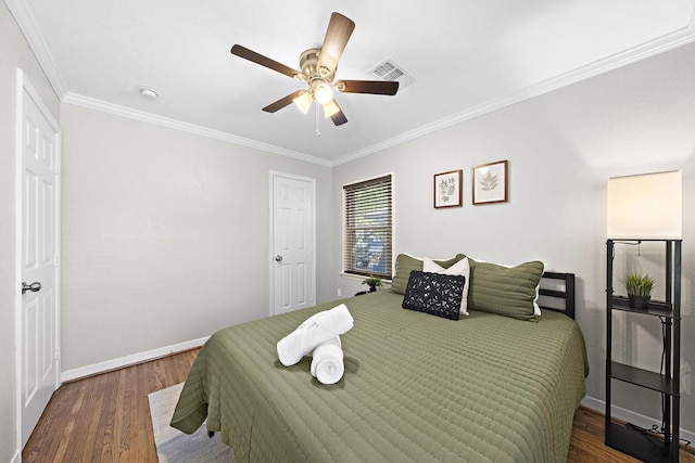 3206 Carter St, Pasadena, TX 77503 - bedroom featuring wood finished floors, ornamental molding, baseboards, and a ceiling fan