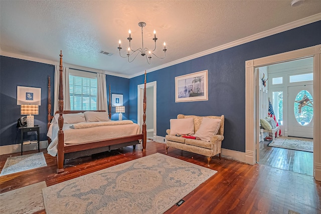500 W Post Office St, Eagle Lake, TX 77434 - bedroom featuring hardwood / wood-style floors, a textured ceiling, crown molding, a chandelier, and baseboards