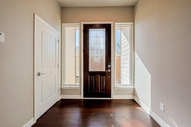 4307 Hershe St, Houston, TX 77020 - entrance foyer with wood finished floors and baseboards