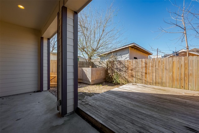 4307 Hershe St, Houston, TX 77020 - view of wooden deck
