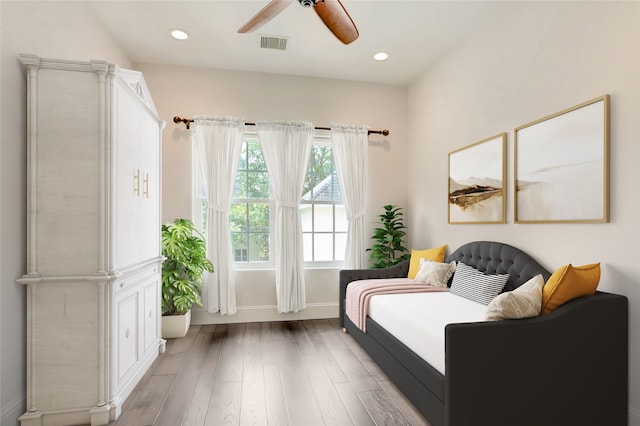 2209 Macarthur St, Houston, TX 77030 - bedroom featuring light wood-style flooring, a ceiling fan, recessed lighting, and baseboards