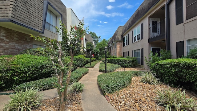 1805 Stoney Brook Dr Unit 103, Houston, TX 77063 - view of community