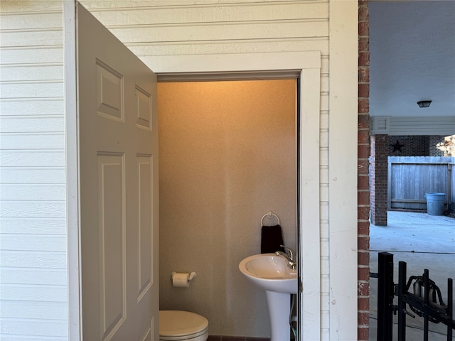 6910 Amber Ct, Houston, TX 77069 - bathroom with a fireplace and toilet