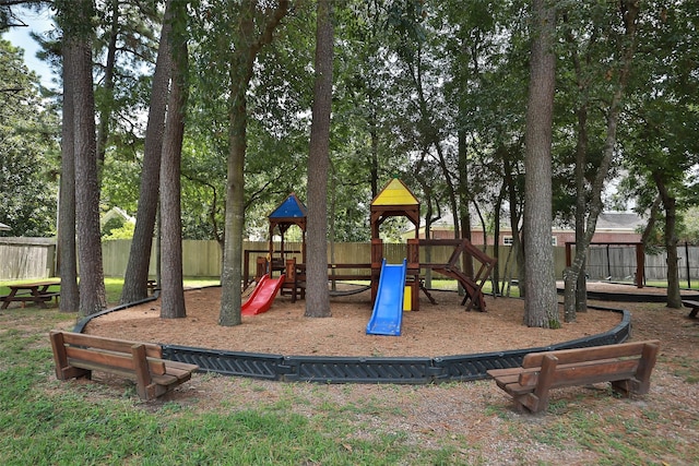 6910 Amber Ct, Houston, TX 77069 - community jungle gym with fence