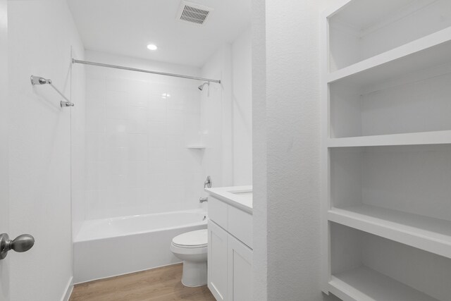 305 Robin St, Angleton, TX 77515 - bathroom with wood finished floors, toilet, bathtub / shower combination, vanity, and recessed lighting