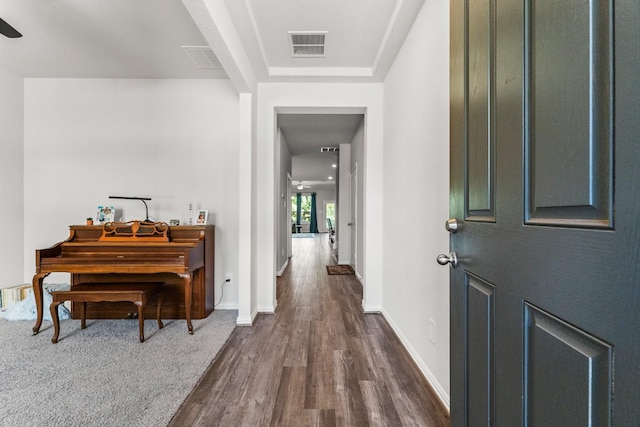819 Spruce Pine Dr, Conroe, TX 77318 - foyer with dark wood-style flooring, baseboards, and a ceiling fan