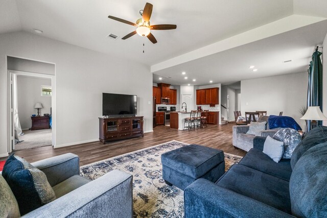 819 Spruce Pine Dr, Conroe, TX 77318 - living area featuring ceiling fan, dark wood-style floors, recessed lighting, baseboards, and vaulted ceiling