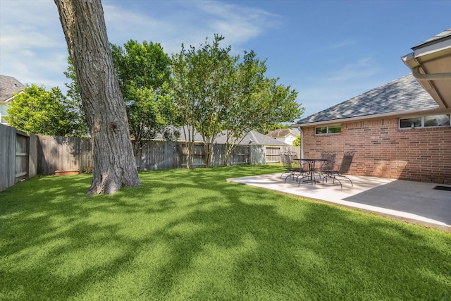 8514 Babbling Brook Ct, Sugar Land, TX 77479 - view of yard with a patio area
