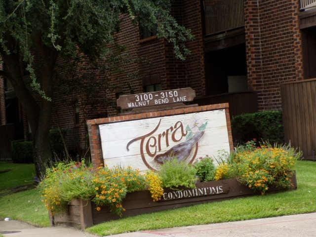 3100 Walnut Bend Ln Unit 508, Houston, TX 77042 - community sign with an attached garage