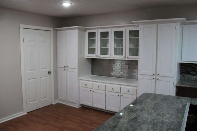 4906 Havenwoods Dr, Houston, TX 77066 - kitchen featuring decorative backsplash, white cabinets, dark wood-style flooring, glass insert cabinets, and recessed lighting