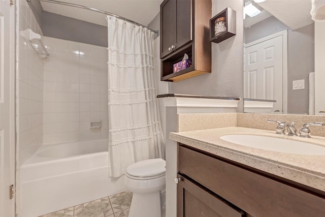 2300 Old Spanish Trl Unit 2059, Houston, TX 77054 - full bathroom with toilet, vanity, and shower / bath combo with shower curtain