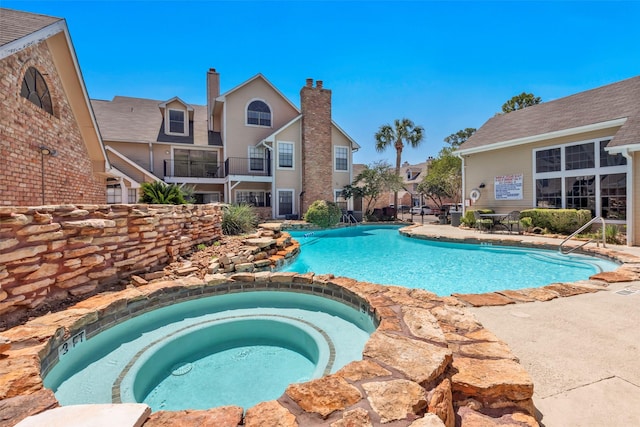 2300 Old Spanish Trl Unit 2059, Houston, TX 77054 - community pool with an in-ground hot tub