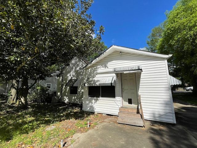 5048 Monroe St, Groves, TX 77619 - view of front of property with entry steps