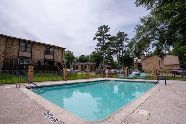 2521 Crosstimbers St Unit G3, Huntsville, TX 77320 - view of community pool