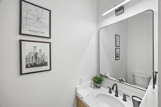 1216 E 34th St Unit B, Houston, TX 77022 - half bath featuring toilet and vanity