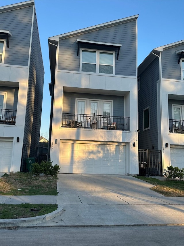 4816 Brinkman St, Houston, TX 77018 - view of front facade featuring an attached garage and driveway