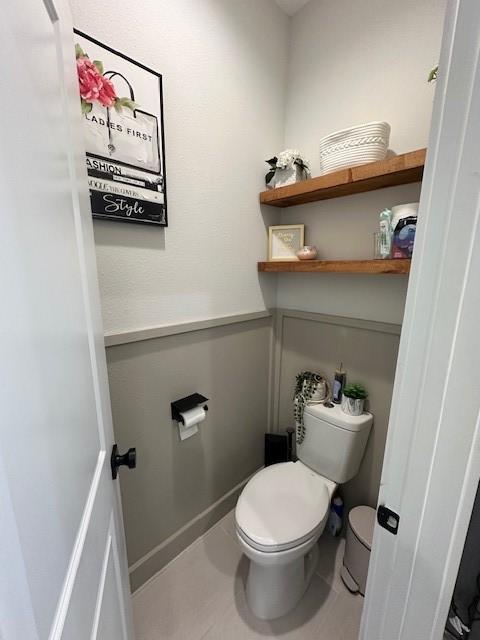 4816 Brinkman St, Houston, TX 77018 - bathroom featuring toilet and tile patterned floors