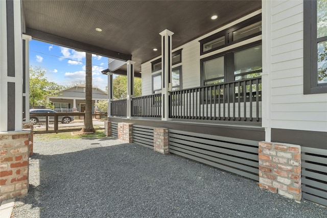 1202 Archer St, Houston, TX 77009 - view of side of home with a porch