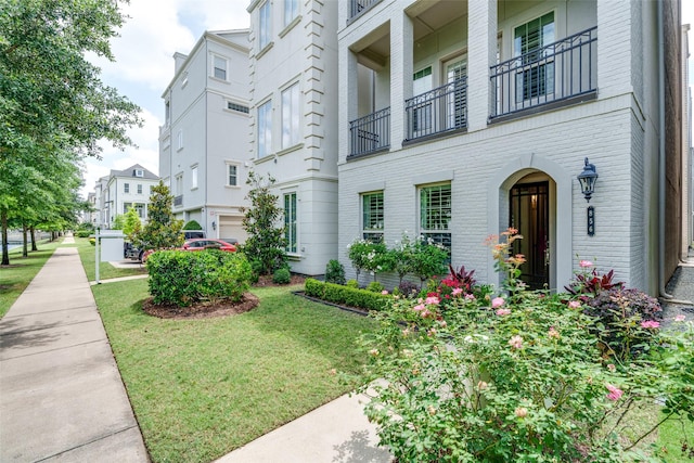 856 Dunleigh Meadows Ln, Houston, TX 77055 - surrounding community with a yard