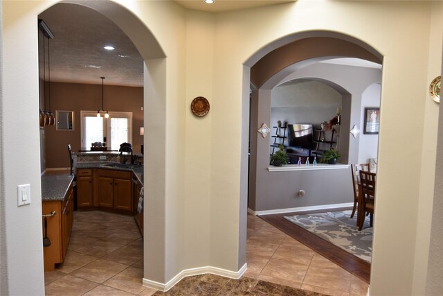 2603 Briar Rose Ct, Pearland, TX 77584 - hallway featuring a sink, light tile patterned floors, and recessed lighting
