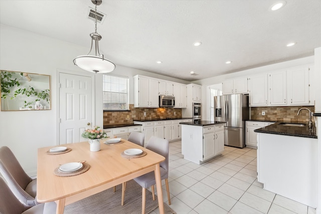 815 Spring Valley Ct, Sugar Land, TX 77479 - kitchen featuring appliances with stainless steel finishes, a sink, decorative backsplash, dark countertops, and recessed lighting