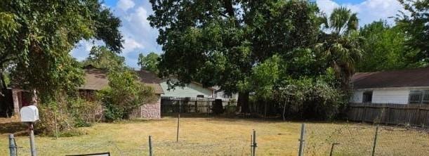 1507 E 32nd 1/2 St, Houston, TX 77022 - photo 8