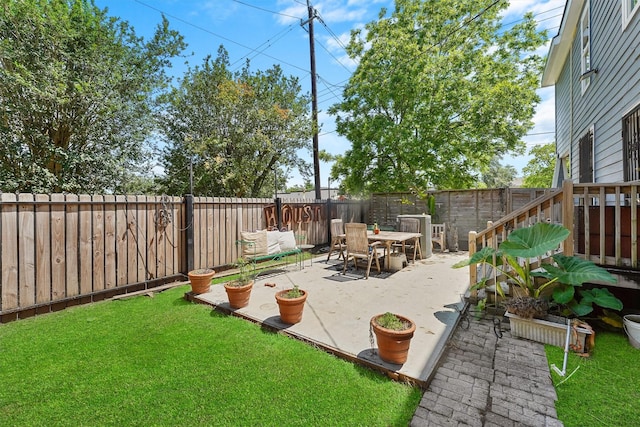 2719 Alabama St, Houston, TX 77004 - view of yard featuring a patio area