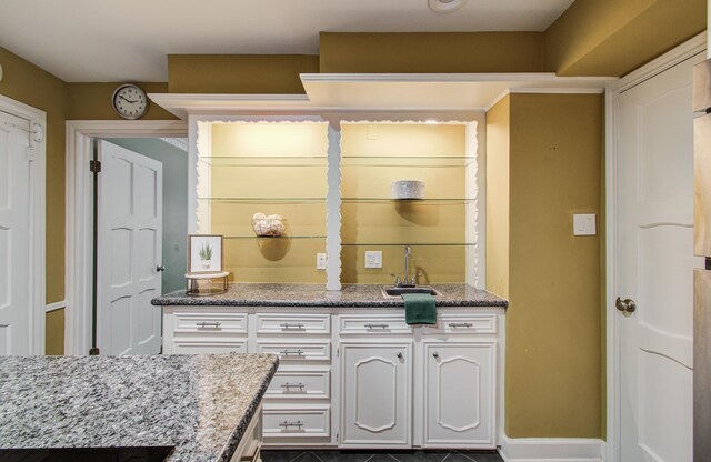 10523 Fawnview Dr, Houston, TX 77070 - bathroom with vanity and baseboards