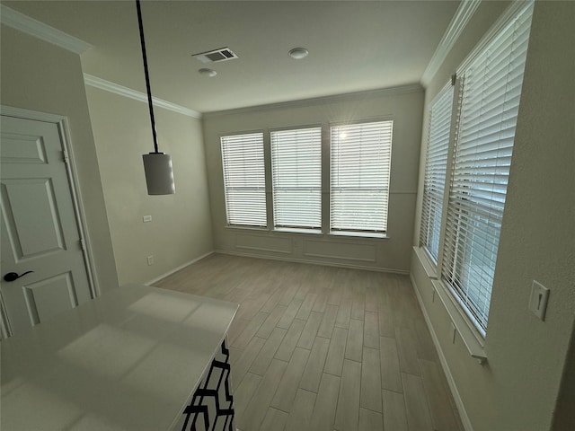 10307 Harmon Smith Dr, Houston, TX 77025 - unfurnished room featuring light wood-style flooring, plenty of natural light, and ornamental molding