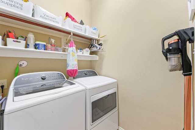 31815 Forest Oak Ln, Conroe, TX 77385 - laundry area featuring washing machine and clothes dryer