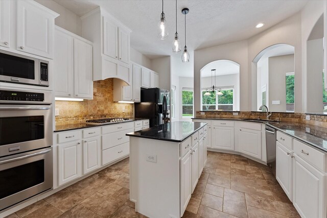 14102 Pollux Ct, Tomball, TX 77375 - kitchen featuring appliances with stainless steel finishes, a sink, backsplash, white cabinets, and recessed lighting