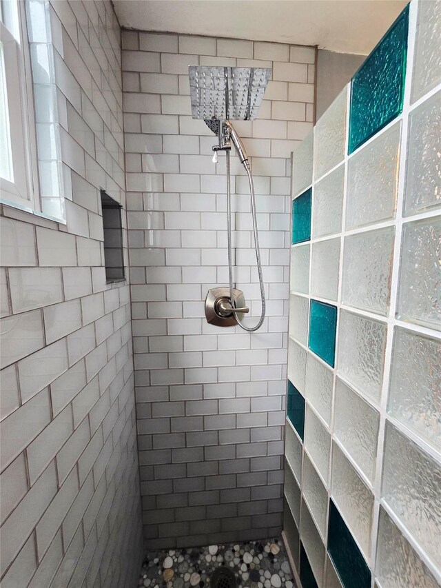 16611 Jolly Roger Rd, Jamaica Beach, TX 77554 - full bath with a tile shower