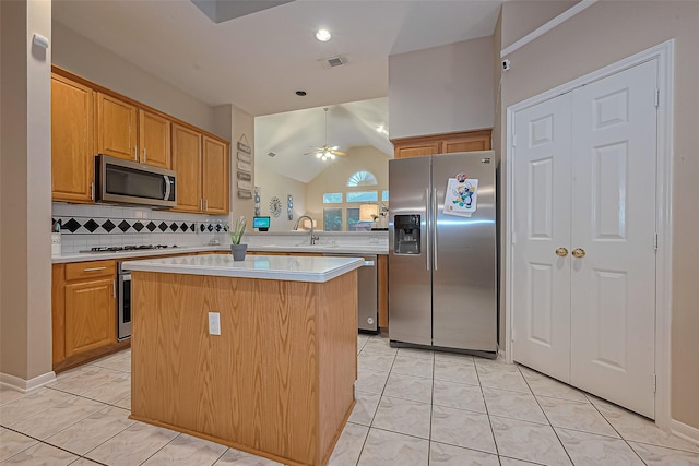 2403 Crescent Hollow Ct, Spring, TX 77388 - kitchen with stainless steel appliances, a sink, light countertops, a kitchen island, and vaulted ceiling