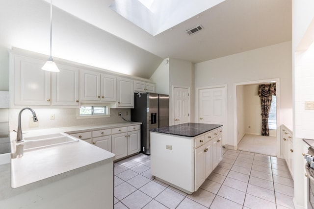 1967 Greentree Dr, Huntsville, TX 77340 - kitchen with a sink, stainless steel appliances, a center island, plenty of natural light, and vaulted ceiling