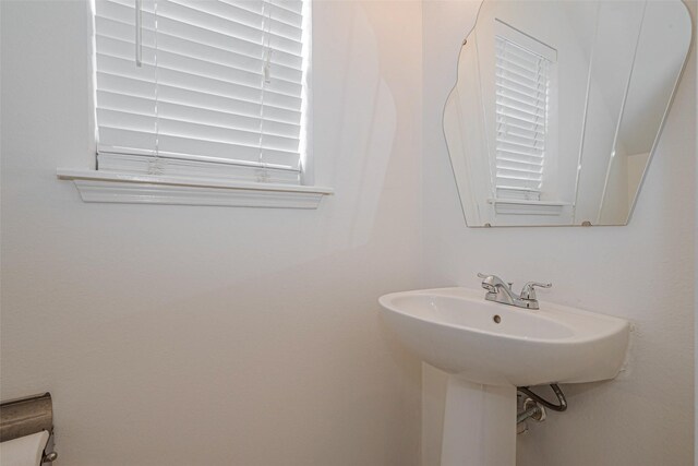 8223 Golf Green Cir, Houston, TX 77036 - view of bathroom