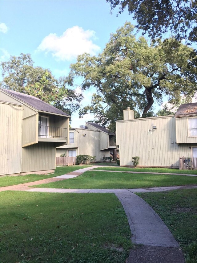 5625 Antoine Dr Unit 705, Houston, TX 77091 - view of green lawn
