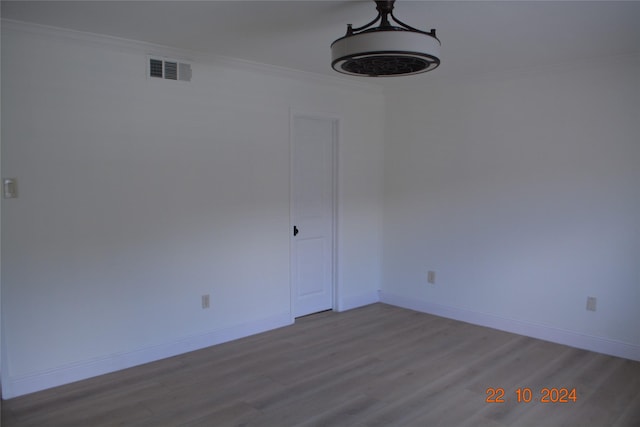 7575 Katy Fwy Unit 9, Houston, TX 77024 - unfurnished room featuring ornamental molding, light wood-style flooring, and baseboards