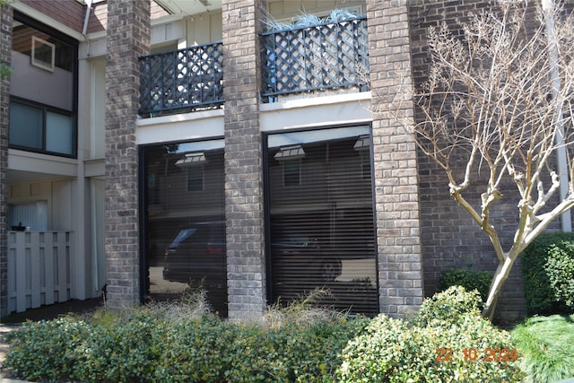7575 Katy Fwy Unit 9, Houston, TX 77024 - view of side of home featuring a balcony