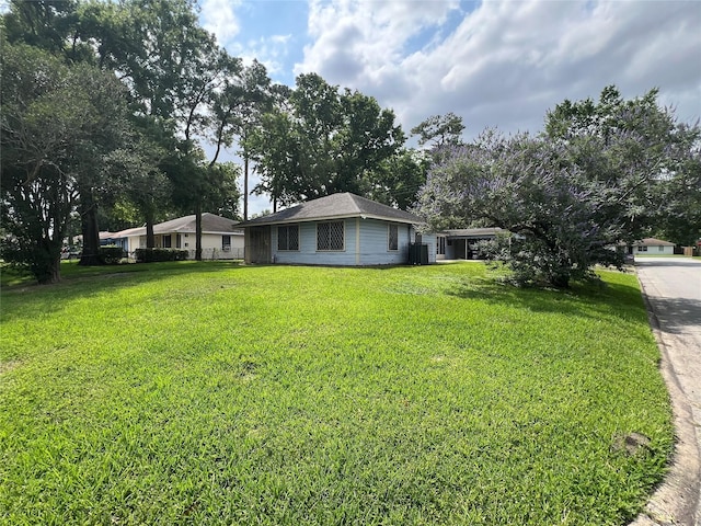 7261 Yoe St, Houston, TX 77016 - view of green lawn featuring central air condition unit