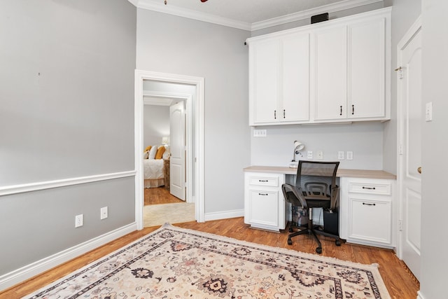 60 Fairfield Dr, Montgomery, TX 77356 - office area featuring light wood-type flooring, ornamental molding, built in desk, baseboards, and a ceiling fan