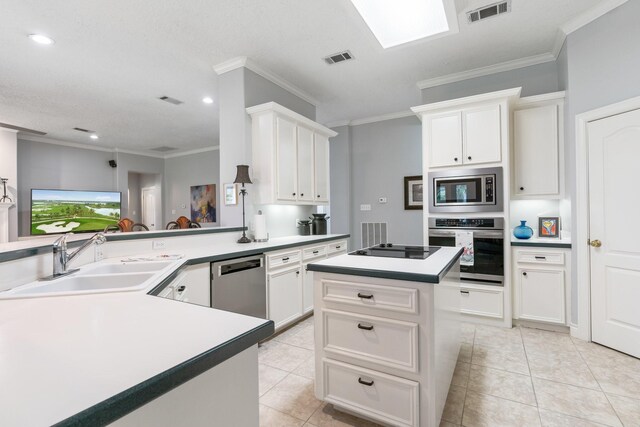 60 Fairfield Dr, Montgomery, TX 77356 - kitchen with appliances with stainless steel finishes, a sink, light tile patterned flooring, recessed lighting, and crown molding
