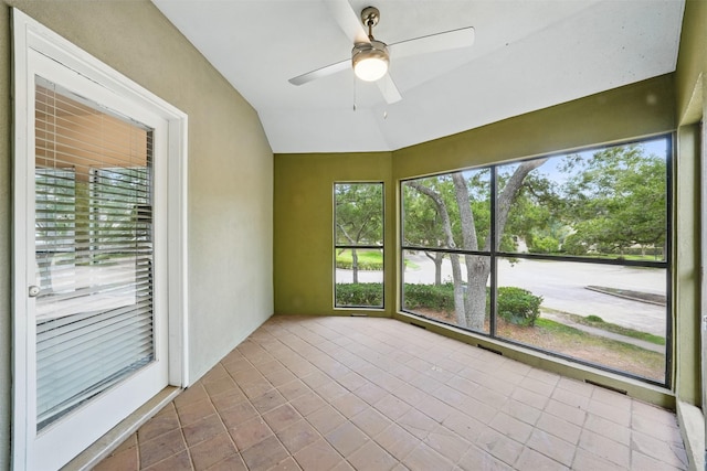 4144 Greystone Way Unit 305, Sugar Land, TX 77479 - unfurnished sunroom featuring a ceiling fan and lofted ceiling