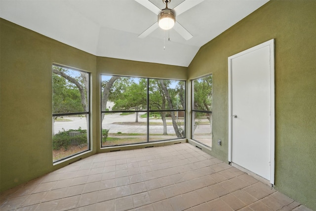 4144 Greystone Way Unit 305, Sugar Land, TX 77479 - unfurnished sunroom featuring a ceiling fan and vaulted ceiling