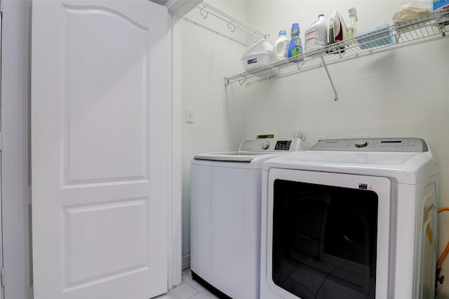 5339 Canyon Hollow Dr, Houston, TX 77084 - laundry area featuring washer and clothes dryer and light tile patterned flooring