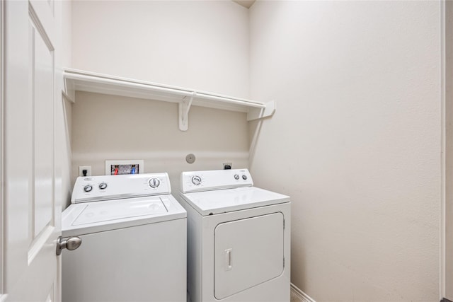 31827 Oak Thicket Ct, Conroe, TX 77385 - laundry room featuring washer and dryer