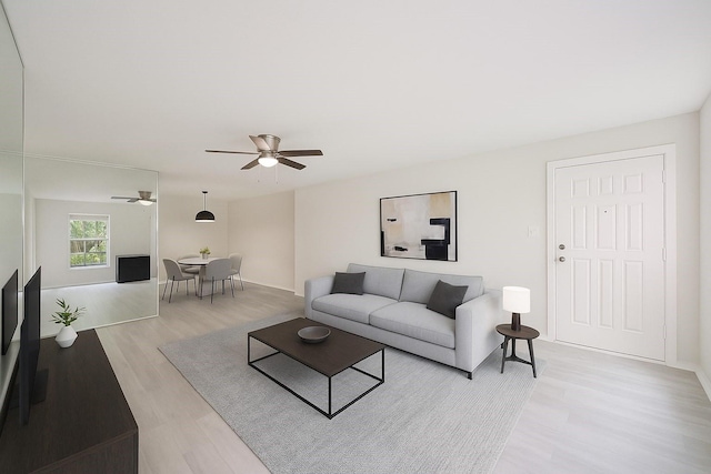 9700 Leawood Blvd Unit 406, Houston, TX 77099 - living area featuring light wood-type flooring, ceiling fan, and baseboards