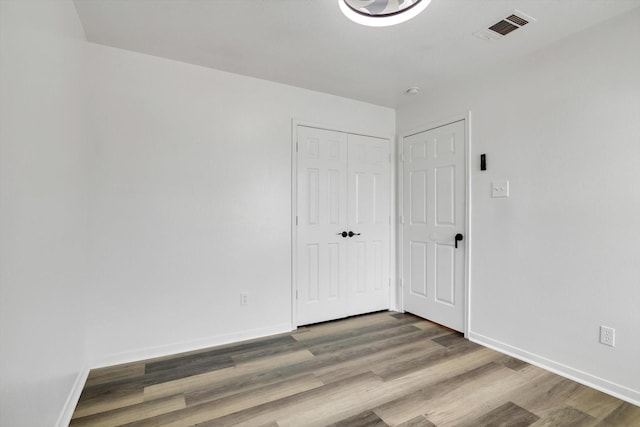 6933 Liverpool St, Houston, TX 77021 - unfurnished bedroom featuring wood finished floors, baseboards, and a closet