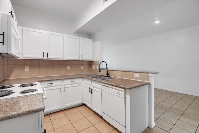 6933 Liverpool St, Houston, TX 77021 - kitchen featuring white appliances, a sink, a peninsula, and light tile patterned floors