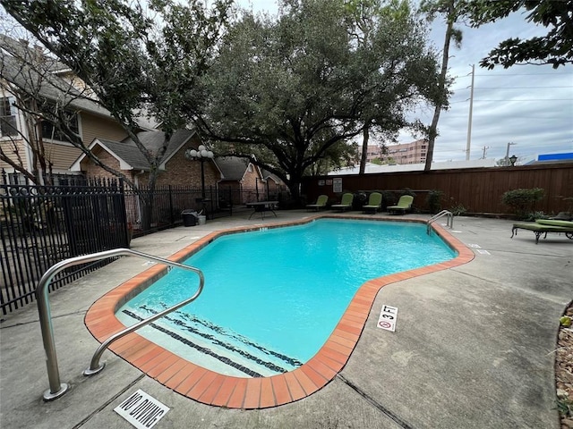 2300 Old Spanish Trl Unit 1111, Houston, TX 77054 - community pool featuring a patio and a fenced backyard