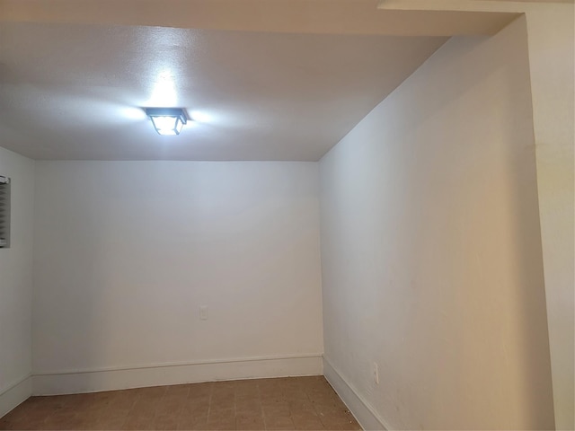 5806 Bayou Bend Ct, Houston, TX 77004 - bonus room with baseboards